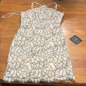 Lulu's Cream and White Lace Detail